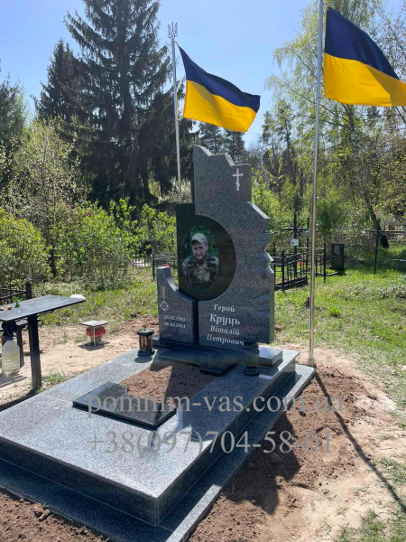 ОДИНАРНЫЙ ПАМЯТНИК  ВОЕННОМУ ПВ-25 фотография