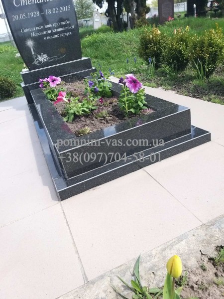 Гранітний квітник на могилу FL-3 фото Гранітний квітник на могилу FL-3 фотография